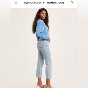 Levi’s excellent like new condition Wedgie straight fit button fly Jean
